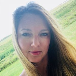 Meet your Posher, Angelia